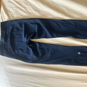Lululemon Wunder Train HR tight with pockets in Navy.